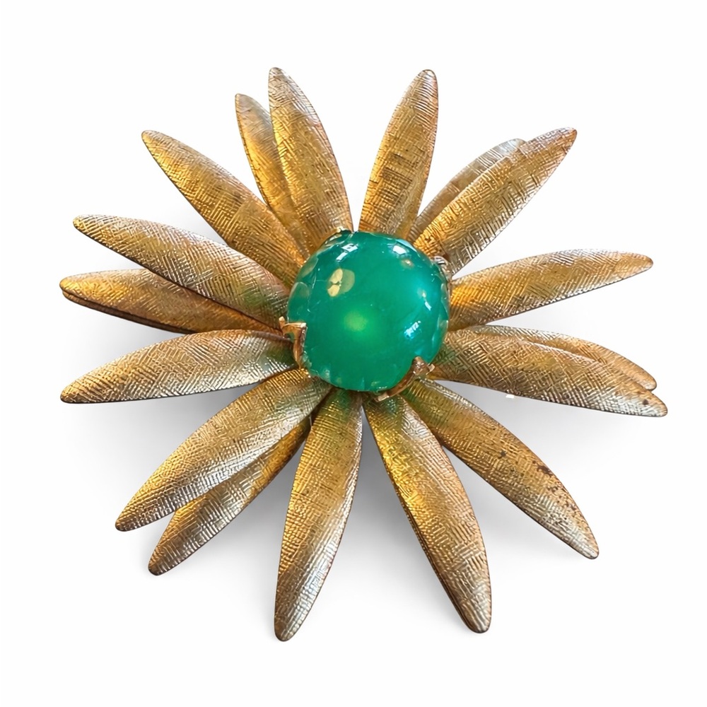 Vintage Gold Tone Sunburst Flower Brooch w/‎ Green Cabochon Center
